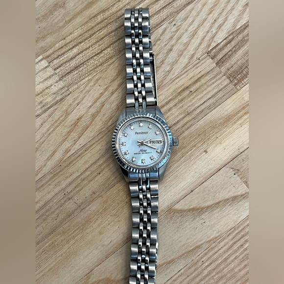 Armitron Ladies Watch Crystals Stainless Bracelet Day Date Window Luminous Hands - Picture 5 of 13